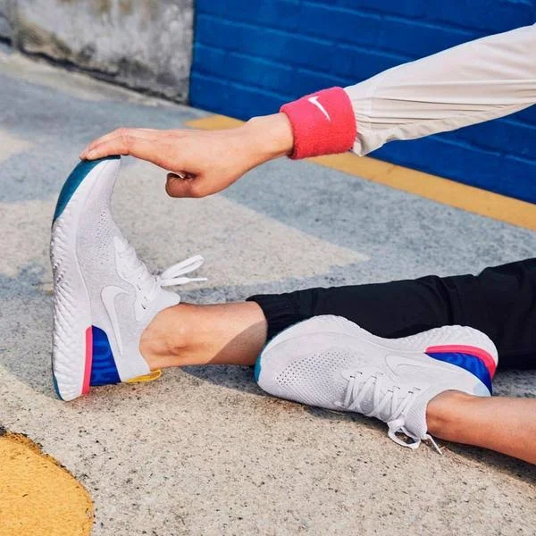 Nike Epic React Flyknit Women's Running Shoe Size 7.5 (White)