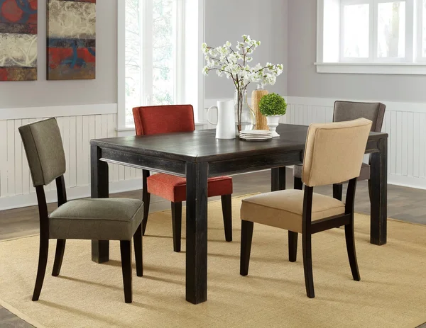 Ashley Furniture Gavelston Rectangular Dining Room Table - D532-25