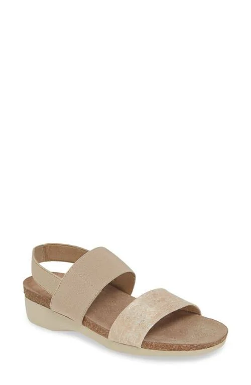 Munro Women's Pisces - Gold Metallic Size: 12 N