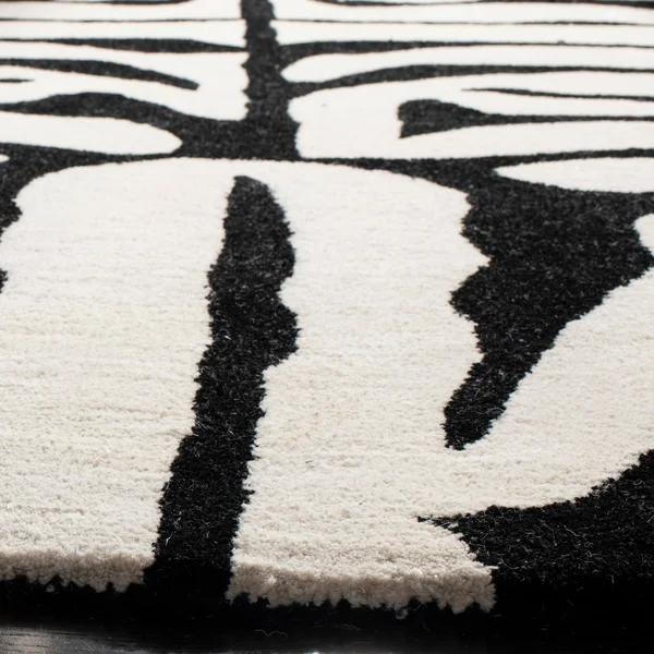 Safavieh Soho Black-White 8& Square Rug