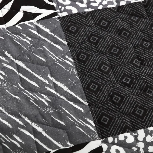 Lola Ziva Animal Printed Patchwork Quilt Set, Size: Twin, Black