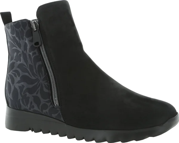 Munro Women's Ashcroft, Black Nubuck Size: 13 M