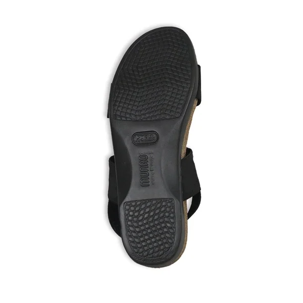 Munro Women's Pisces, Black Fabric/Patent Size: 9 N