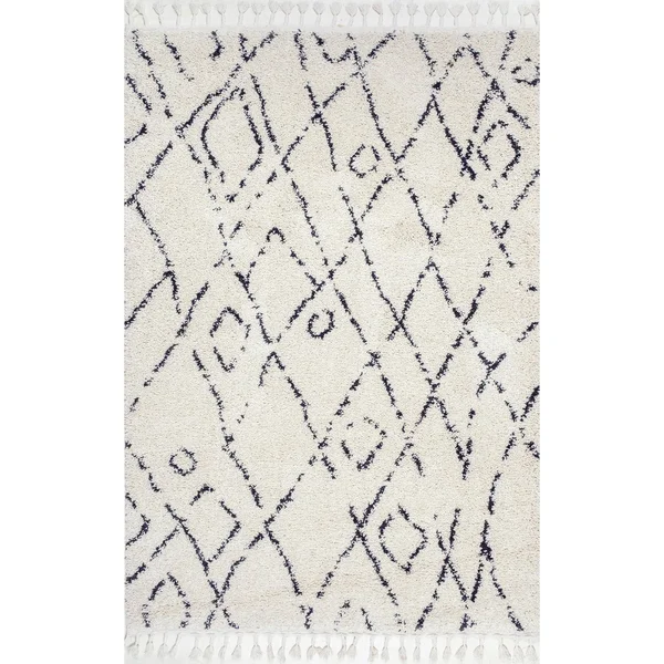 nuLOOM Nieves Moroccan Diamond Tassel Off-White 5 ft. x 8 ft. Oval Rug, Beige