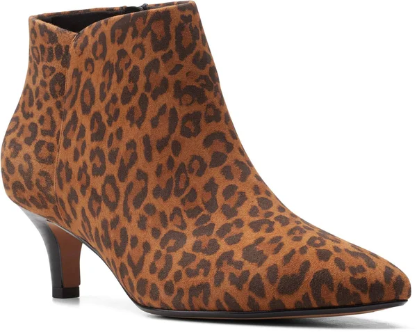 Women's Clarks Linvale Sea Ankle Bootie - Size: 6 Medium