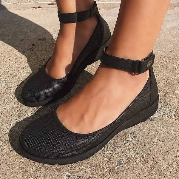 OTBT Women's Scamper Flat - Size: 5.5, Black Leather