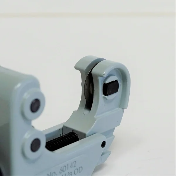 Yellow Jacket 60142 Tubing Cutter, 1/4x22 to 1-1/8x22 Cut Cap.