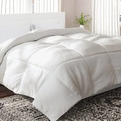 Latitude Run 700 Thread Count All Season Down Comforter Size: King