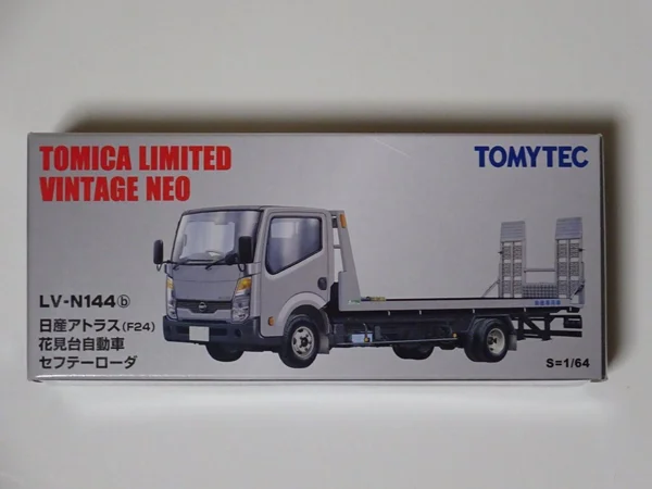 Tomica Ltd Vintage Neo LV-N144b Nissan Atlas F24 Hamamidai Safety Loader 1/64