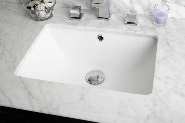 American Imaginations AI-12955 18.25 in. CUPC Rectangle Undermount Sink Set White & Chrome Hardware