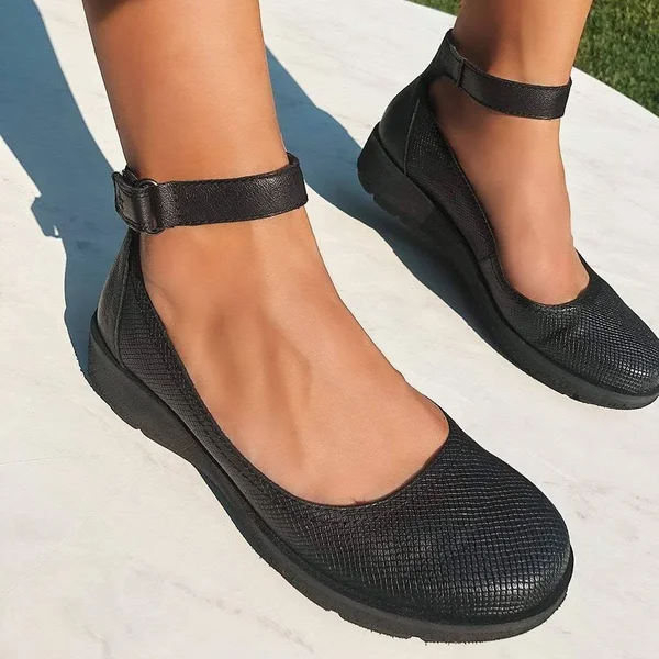 OTBT Women's Scamper Flat - Size: 5.5, Black Leather