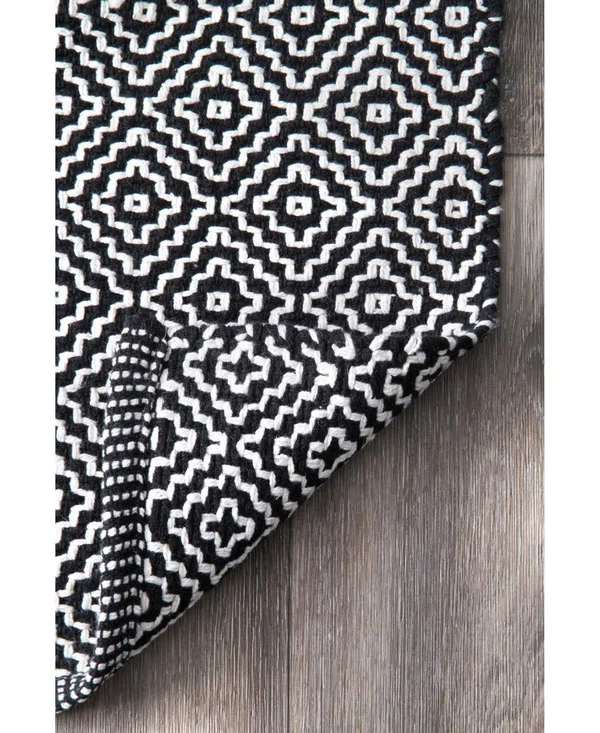 nuLOOM Hand Loomed Lorretta Black 8& x 10& Area Rug