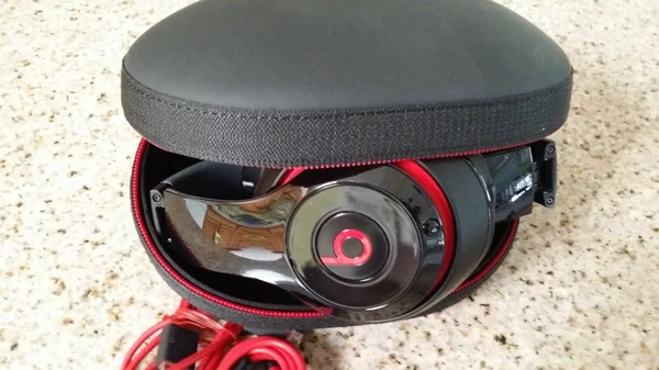 Beats by Dr Dre Studio 2.0 Wired Headphone Over Ear Matte Black Color .
