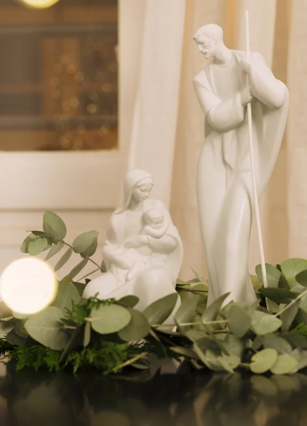 Lladro Porcelain Blessed Mother with Jesus Figurine