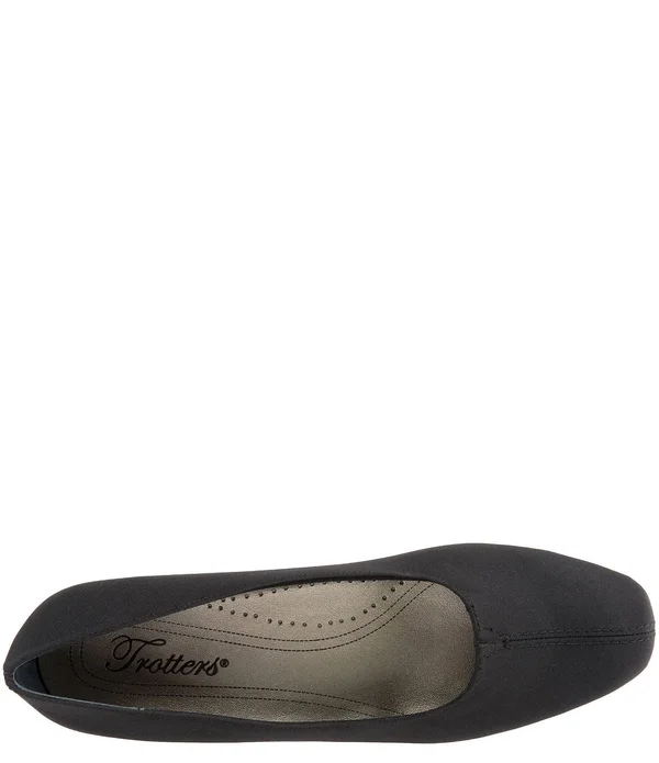Trotters Doris Pumps, Women's, Black Micro, Size: 8