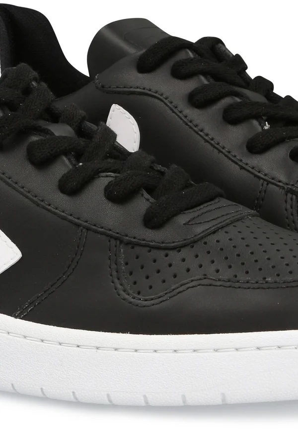 Veja V-10 Leather - Black