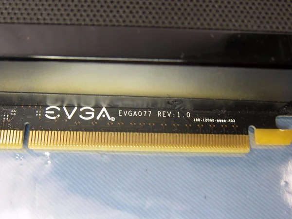 EVGA 02G-P4-2683 KR GeForce GTX 680 superclocked - Signature 2GB 256-bi