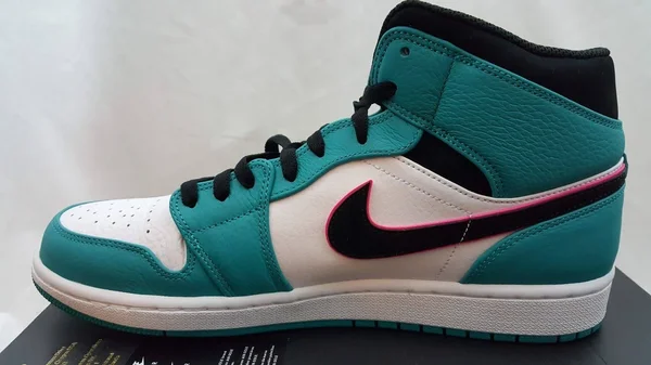 Air Jordan 1 Mid SE - 852542-306 - Size 11.5