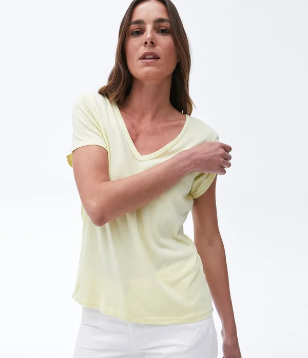 Michael Stars Women's Skyler Relaxed V-Neck Tshirt in Tan - Size Large
