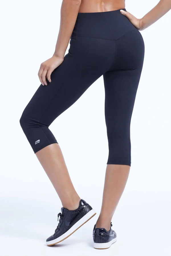 Marika Women's Brooke High Rise Tummy Control Capri Leggings - Black - L